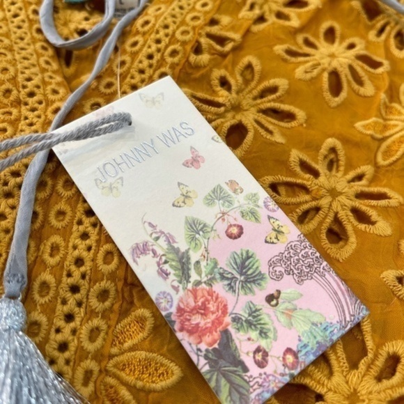 NWT Johnny Was Short Sleeve Eyelet Top Size Large - Picture 8 of 16